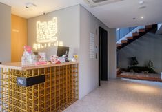 Sảnh chờ 4 Sans Hotel RG Living Jogja by RedDoorz