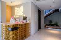 Lobi Sans Hotel RG Living Jogja by RedDoorz