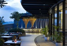 Bar, Kafe dan Lounge 7 Hotel Santika Premiere Lampung