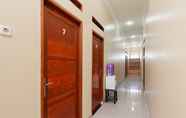 Lainnya 6 RedDoorz Syariah near Lemahabang Station