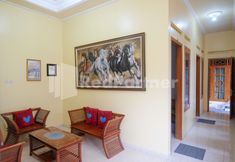 Sảnh chờ 5 Wisma Giri Mulyo B near Grojogan Sewu Mitra RedDoorz