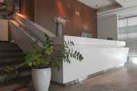 Lobi Amrise Hotel Kitchener