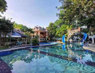 Swimming Pool 2 Villa Filipinas Resort by Cocotel