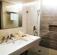 In-room Bathroom 4 The Aurora Subic Hotel Managed by HII