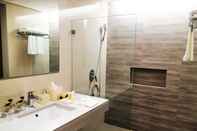 In-room Bathroom The Aurora Subic Hotel Managed by HII