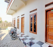 Lobi 5 SPOT ON 92926 Guest House Cemara 1 Syariah