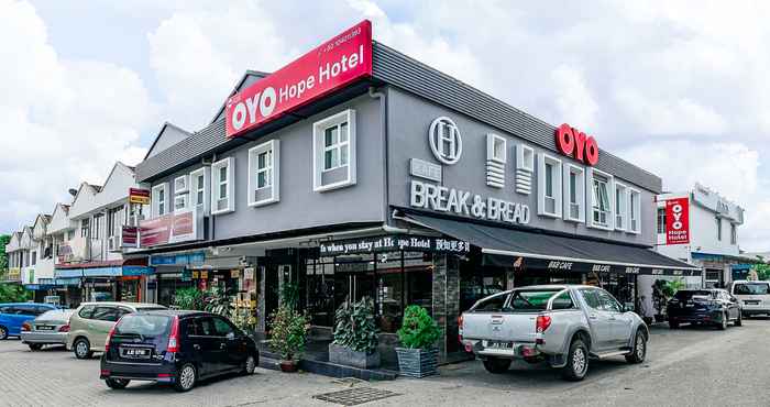 Bangunan OYO 428 Hope Hotel