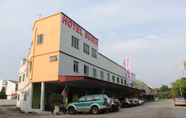 Bangunan 2 Capital O 90843 Suria Lahat Hotel