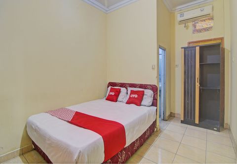 Bedroom OYO 92964 Kost 99