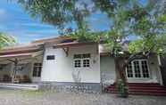 Exterior 2 SPOT ON 92973 Madani Syariah Guesthouse