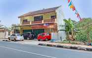 Exterior 2 SPOT ON 93007 Guest House Lestari