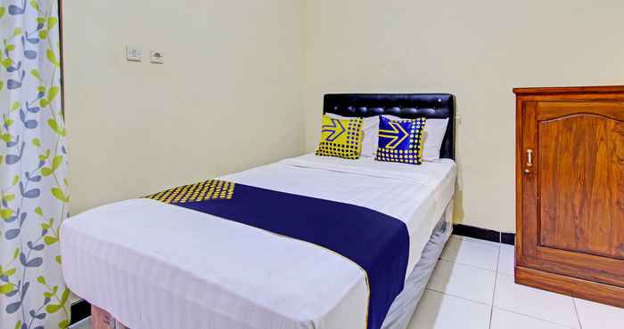 Bedroom SPOT ON 93007 Guest House Lestari