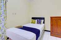 Bedroom SPOT ON 93007 Guest House Lestari