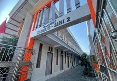 Bangunan 3 SPOT ON 93035 Karman's Sari Homestay Syariah