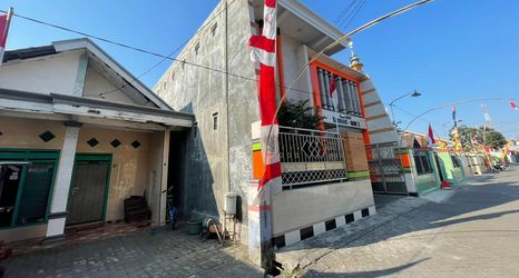 Exterior 2 Hotel O Karman's Sari Homestay Syariah