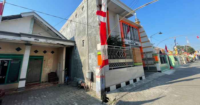 Exterior SPOT ON 93035 Karman's Sari Homestay Syariah