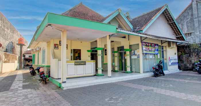 Bangunan OYO 93048 Hotel Puri Mandiri