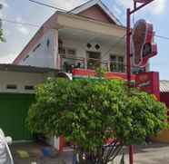 Exterior 4 SPOT ON 93042 Lina Homestay Syariah