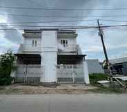 Exterior 3 OYO 93053 Ziza Kost82 Syariah