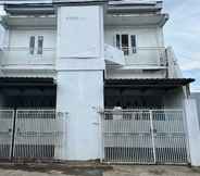 Exterior 4 OYO 93053 Ziza Kost82 Syariah