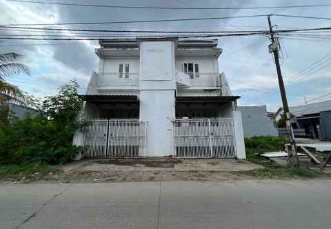 Exterior OYO 93053 Ziza Kost82 Syariah