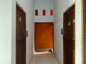 Lobby 4 OYO 93053 Ziza Kost82 Syariah