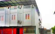 Luar Bangunan 4 OYO 93066 D'niel Homestay