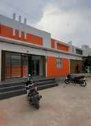 EXTERIOR_BUILDING Capital O 93076 Batam Backpacker Guesthouse 2