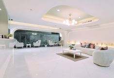 Lobby 6 Tori crown hotel