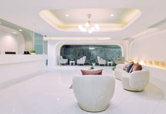Lobby 5 Tori crown hotel