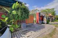 Exterior OYO Life 92838 Kost Ibu Surya