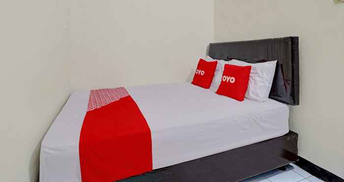 Kamar Tidur OYO Life 92685 Kost Arimbi