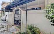 Exterior 2 OYO Life 92685 Kost Arimbi