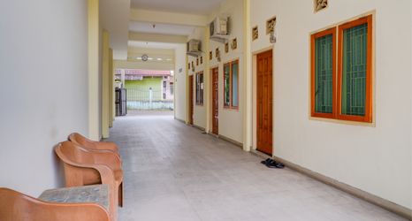 로비 2 OYO Life 92637 Kost Arya Exclusive