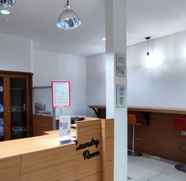 Lobby 5 OYO Life 92779 Kost Arjuna