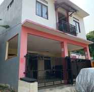 Exterior 4 OYO Life 92779 Kost Arjuna