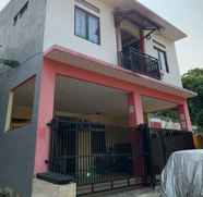 Exterior 2 OYO Life 92779 Kost Arjuna