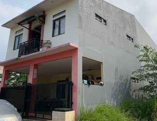 Exterior 2 OYO Life 92779 Kost Arjuna