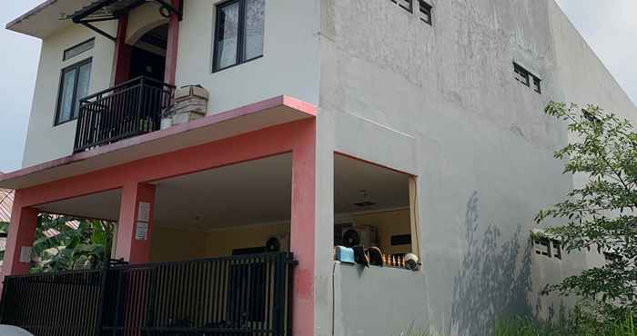 Exterior OYO Life 92779 Kost Arjuna