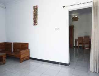 Lobby 2 OYO Life 92886 Rumah Nyaman Radhika 2 Syariah