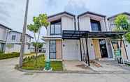 ภายนอกอาคาร 2 OYO Life 92719 Rolling Hills Residence Karawang