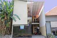 Exterior OYO Life 92925 Kost Bu Mala 2 Syariah