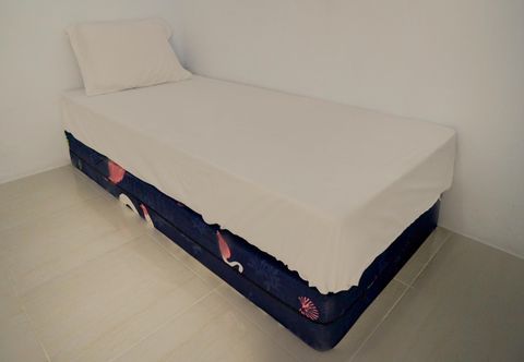 Kamar Tidur OYO Life 92918 Rumah Kost Arrahma Syariah