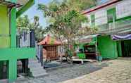 Exterior 3 OYO Life 92919 Kost Wijaya Kusuma Lake Syariah