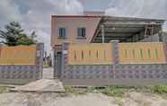 Exterior 3 OYO 93088 Celine Home Syariah