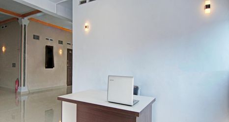 Lobby 2 Hotel O Celine Home Syariah