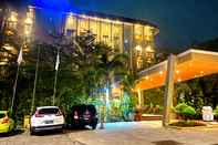 Bangunan FamVida Hotel Lubuklinggau Powered by Archipelago.