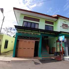 Exterior / Building 1 OYO Life 2884 Wisma Jatnika Syariah, Josaphat Sudarso Catholic Private Mid-School, Cigugur Hotels