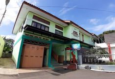 ภายนอกอาคาร 4 OYO Life 2884 Wisma Jatnika Syariah