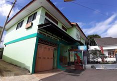 ภายนอกอาคาร 5 OYO Life 2884 Wisma Jatnika Syariah